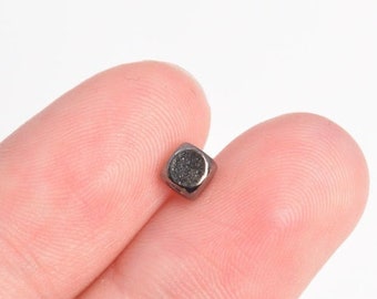 100 Spacer Perlen 3 x 3 mm Abgerundete Würfel Messing Perlen Antik Silber Ton (64311-2484)