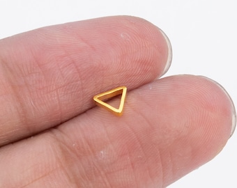 40 Equilateral Triangle Charms Gold Tone (67045-2492)