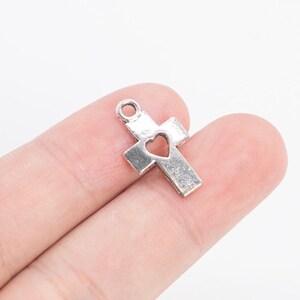 20 Herz Kreuz Anhänger Antik Silber Ton (66038-117)