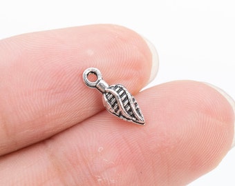Charm de 60 gotas de agua de doble cara en tono plateado antiguo (66087-214)