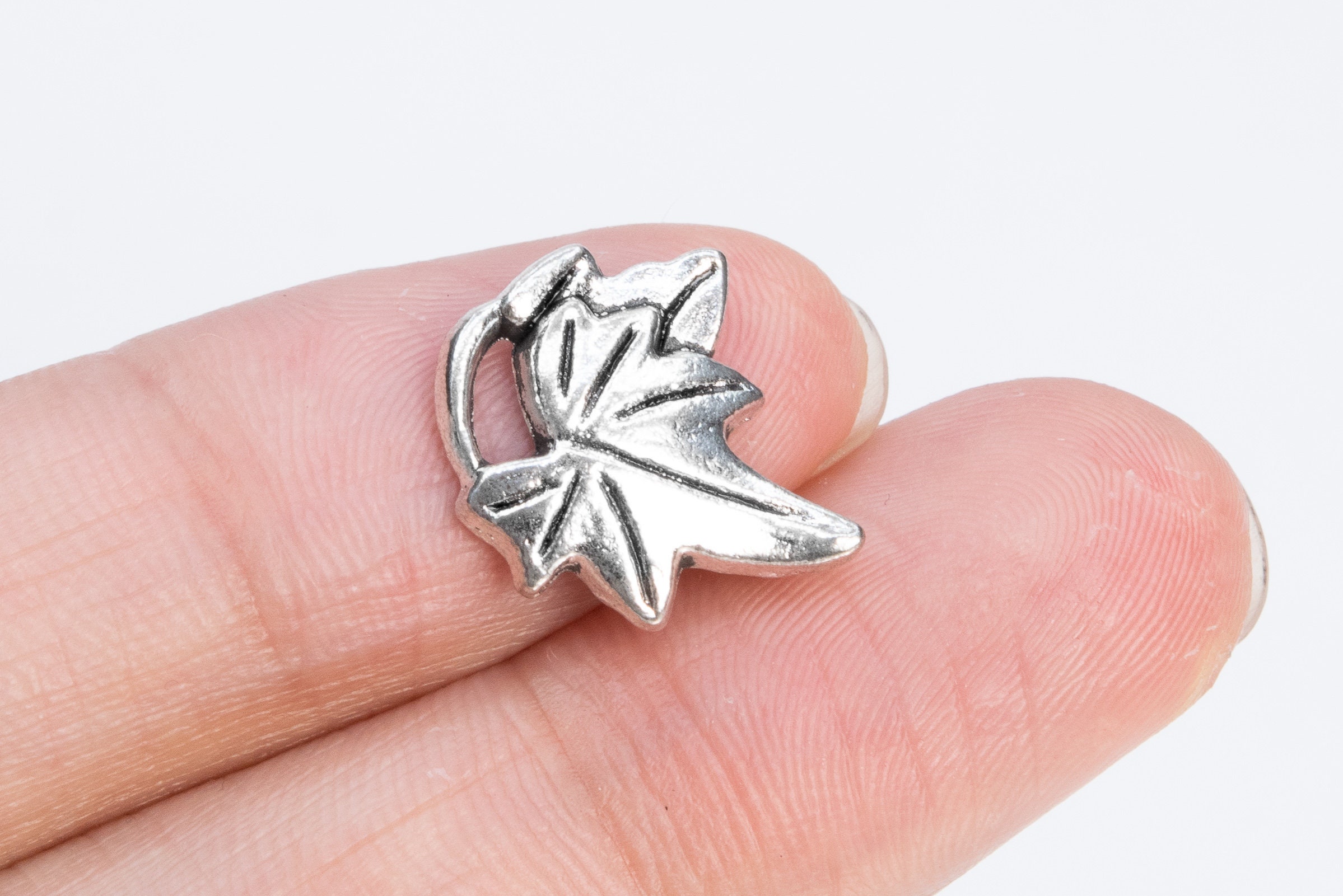20 Maple Leaf Charm Antique Silver Tone (66924-3415)