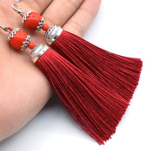 2 kwastjes polyester mala kwastje met karabijnsluiting bloedrood kwastje