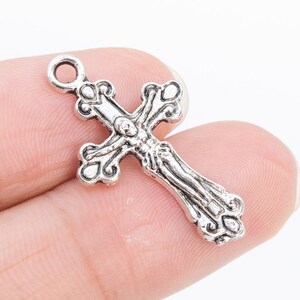20 Kreuz Charm Antik Silber Ton (66083-214)
