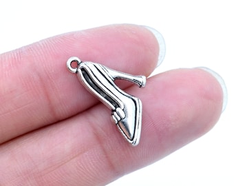 24 pcs High Heel Charm Antique Silver Tone  (62025-2200)