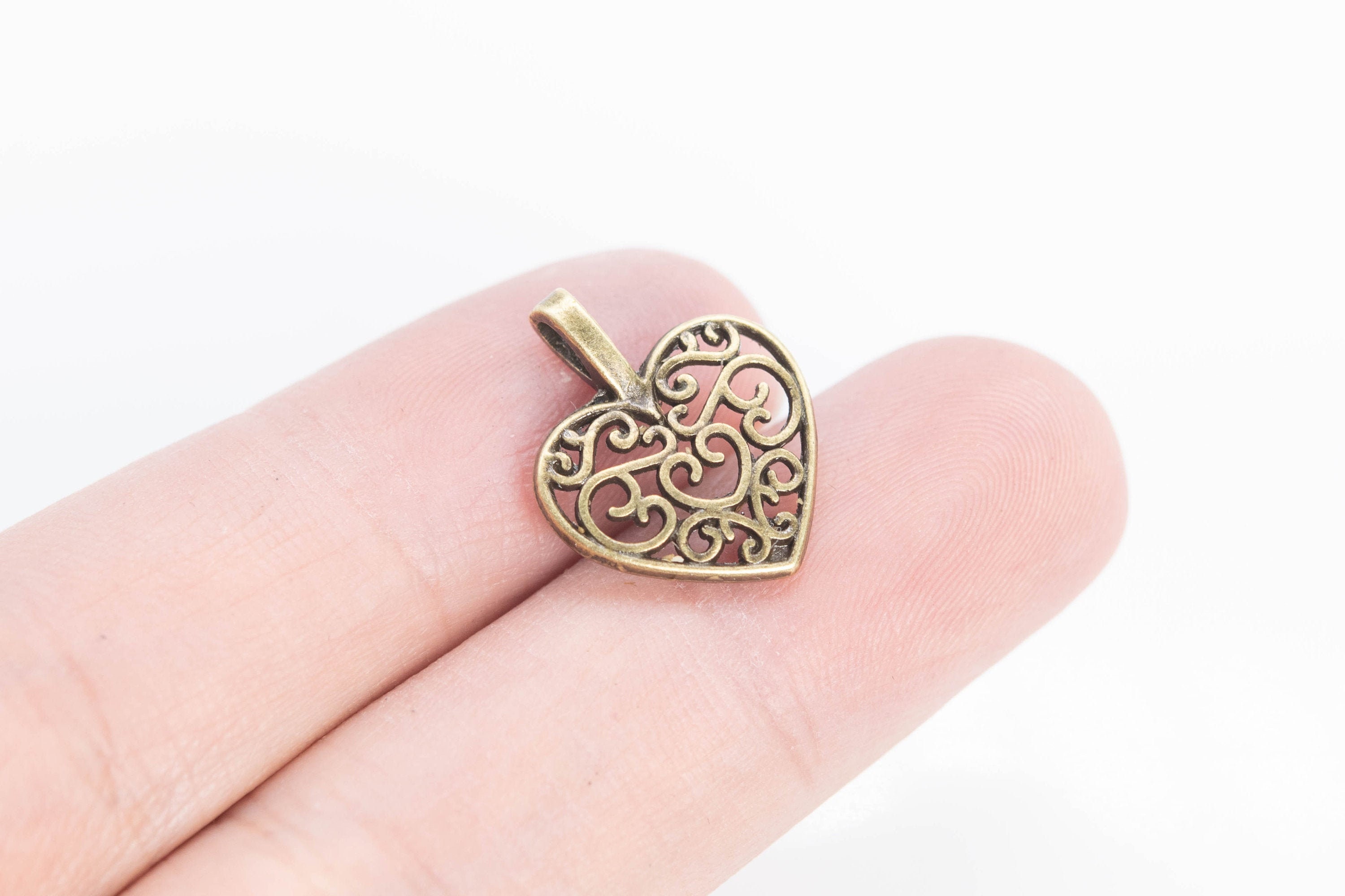 Vintage Bronze Twist Heart Alloy Pendants Charms Jewelry Findings 33x28mm 18PCS Vintage Bronze Twist Heart Alloy Pendants Charms Jewelry Findings 33x28mm 18PCS