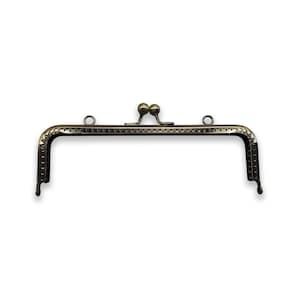 Puede incluir: Marco de bolso de latón antiguo con dos pomos redondos y dos anillas en D. El marco está diseñado para un bolso o un clutch.