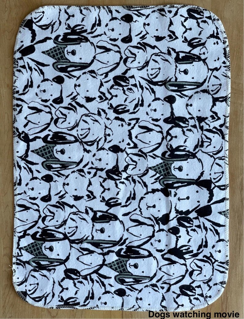Wiederverwendbare, papierlose Küchentücher aus Baumwollflanell: Umweltfreundliches Küchentuch (25 x 30 cm) Dogs watching movie