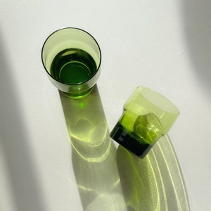 Set of 2 green drinking glasses