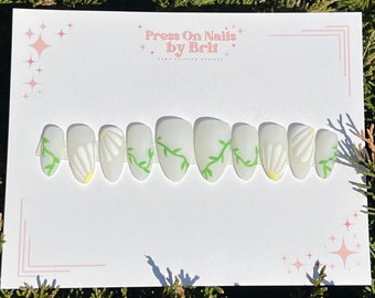 Daisy and Ivy Nails | Floral Nails | Spring Nails |  Hand Painted Designs | Press-on Nails | Fake Nails | False Nails |