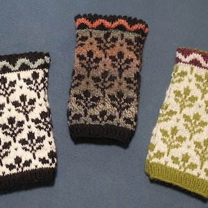 Scaldamani lavorati a mano &#39;Leafwork&#39; tinti con piante taglia unica polsini da donna scaldamani scaldamani scaldamani regalo norvegese