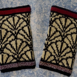 Cuffs wrist warmers hand knitted one size 'Ginko' hand warmers arm warmers hand warmers gift Norwegian plant dyed unique