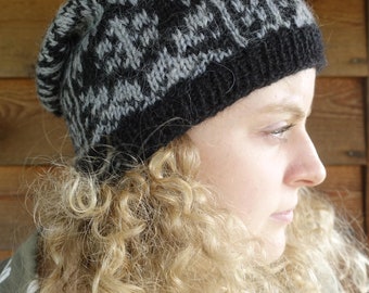 Bonnet tricoté 'Fair Isle' fin 100% Alpaga taille tricotée à la main norvégienne. L/XL (58-64 cm) noir-gris