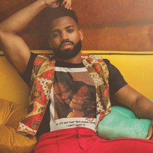 90&#39;s Kinda Love | Love Jones Premium Short-Sleeve Unisex T-Shirt