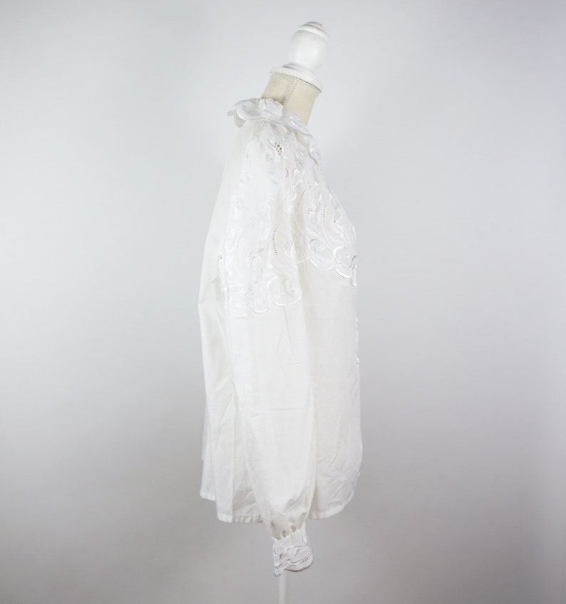 Vintage Trachten Peasant Blouse White Cotton Embroidered Puff Sleeve Blouse