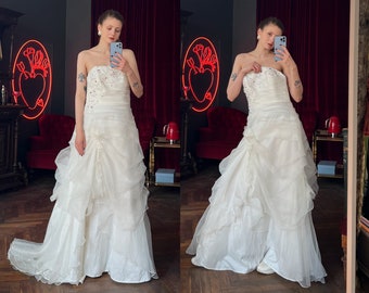 Vintage Wedding Dress, Strapless Wedding Dress, Embroidered Ruffle wedding dress, Princesscore Dress