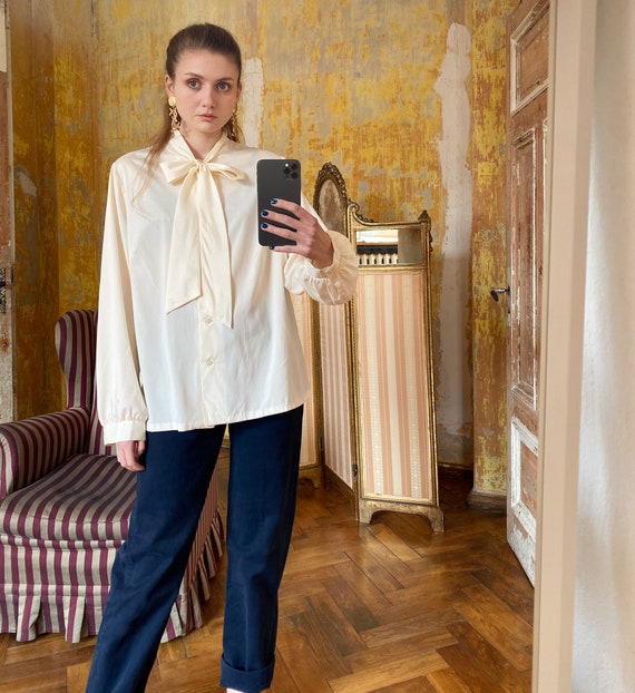 Vintage White Pussy Bow Blouse, Silk Cream Blouse,