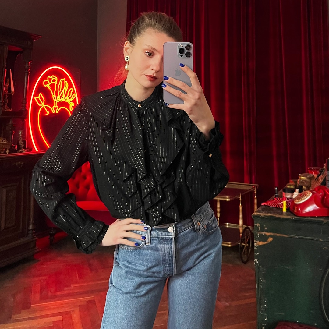 Vintage reflective red black slot front blouse... M/L ^^^