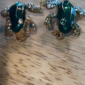 Vintage 1970s A&S Attwood Sawyer signed brooch gold-plated enamel frog pins