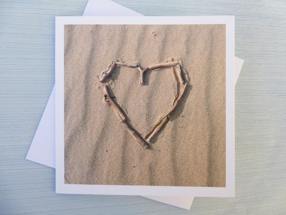 Carte De Voeux Avec La Pince à Linge En Bois De Coeur Rouge Image Stock - Image Of Décoration, Rétro: 128870405