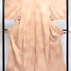 Noble kimono made of high quality soft silk / B015 / Japanese Vintage KIMONO