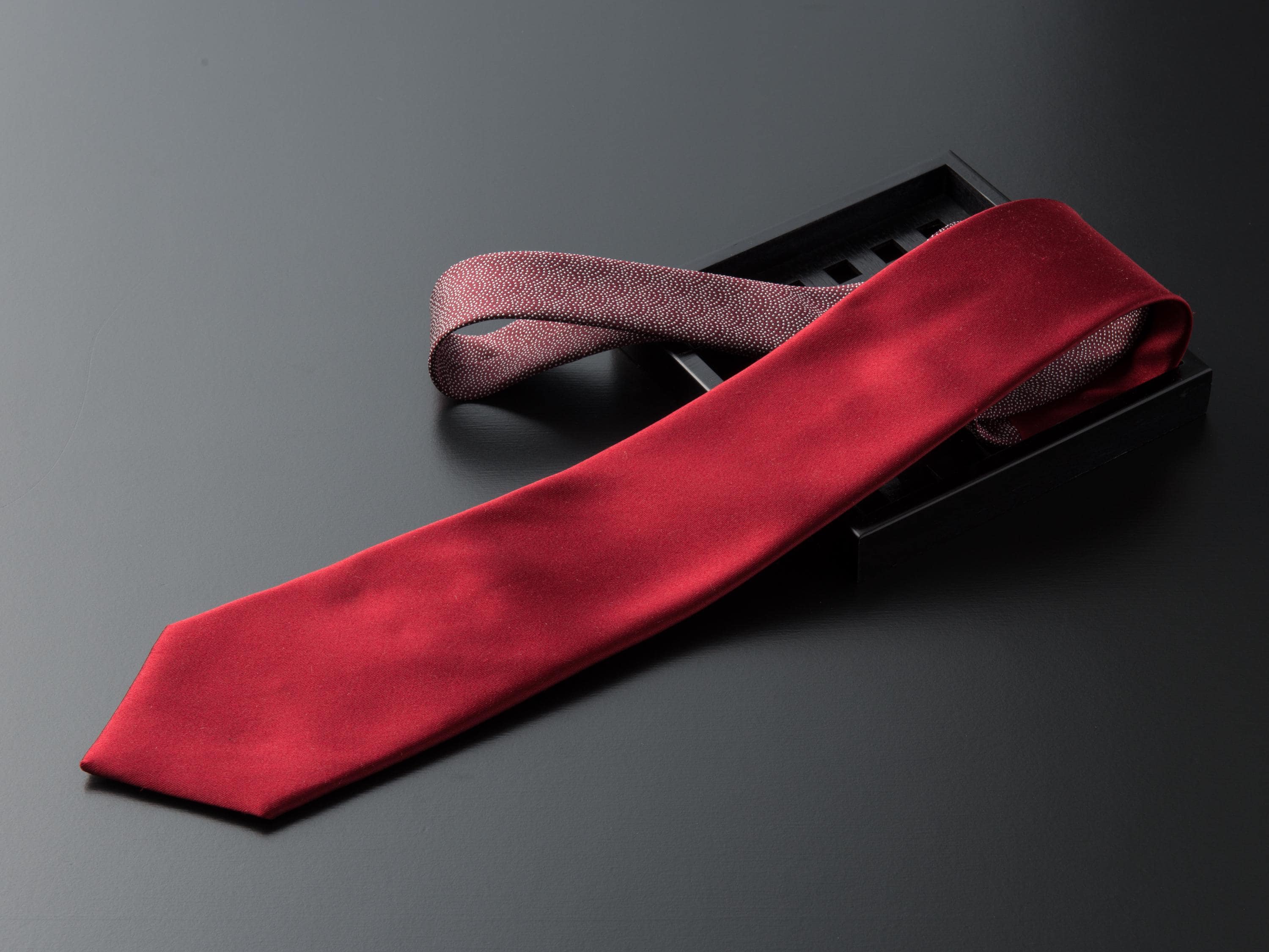 Japanese luxury silk tie - Kyoto Nishijin ori - SEIGAIHA-DOTS/ Red Satin