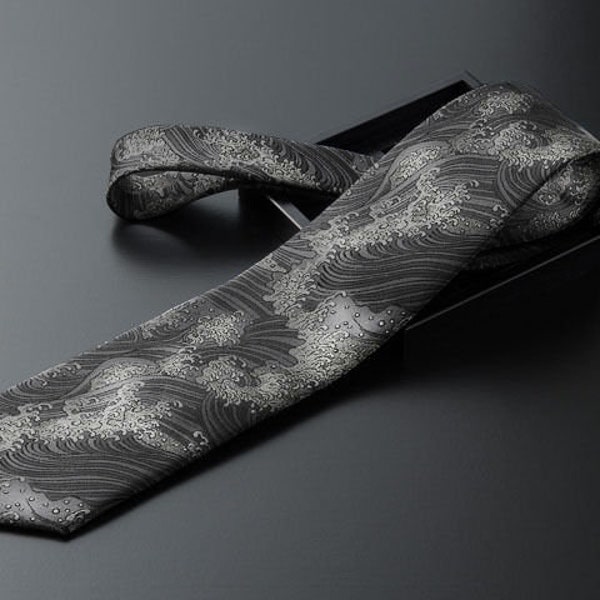 Cravate japonaise de luxe en soie - Kyoto Nishijin-ori - NAMIGASHIRA / Gris argenté