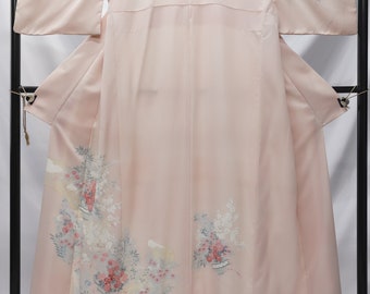 Japanese Vintage KIMONO /Pale pink fabric with light floral pattern and auspicious crest.S037