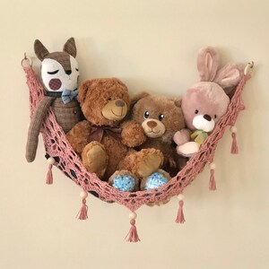 Crochet hammock pattern works as a crochet wall hanging, crochet fruit holder, or crochet home decor organizer. The lacy crochet stitch design makes this pattern both fashionable and functional.