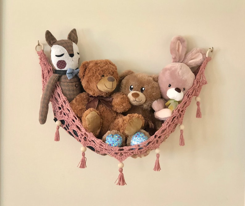 Crochet hammock pattern works as a crochet wall hanging, crochet fruit holder, or crochet home decor organizer. The lacy crochet stitch design makes this pattern both fashionable and functional.