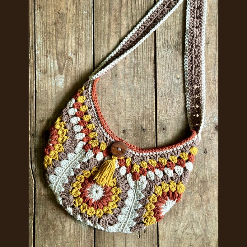 Crochet fanny pack pattern also a crossbody bag or shoulder bag. Single crochet strap with tassel. This Boho Bag pattern features beautiful crochet sunburst motif.