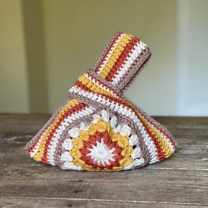 Crochet Sunburst Knot Bag Pattern, Crochet Knot Bag, Crochet Wristlet, Boho Crochet Bag, Crochet Handbag **PDF only, NOT a finished product*