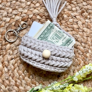 Amaryllis Keychain Wallet, PDF pattern only, NOT a finished product, crochet keychain, keychain wallet, wristlet image 2