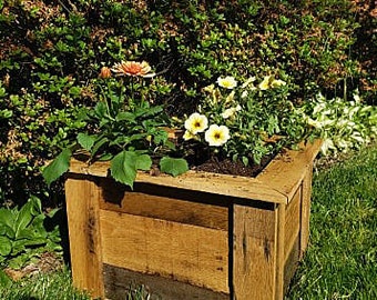 Rustic Wood Planter // Recycled Pallet Wood // Outdoor Garden Planter // Wooden Garden Planter // Wooden Flower Pot // Handmade Planter