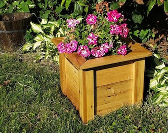 Small Wood Planter // Recycled Pallet Wood // Outdoor Garden Planter // Wooden Garden Planter // Wooden Flower Pot // Handmade Planter