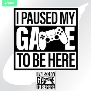 Ich habe mein Spiel angehalten, um hier zu sein – Controller svg – Konsole svg – Pausegemacht svg – Videospiel svg – Spieler svg – eps png dxf, pdf, svg für Cricut