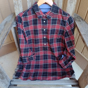 Women&#39;s Tommy Hilfiger Black and Red Long Sleeve Shirt with Roll-Tab Sleeve Popover Button Tunic and Cuffed Button Sleeves Size Medium