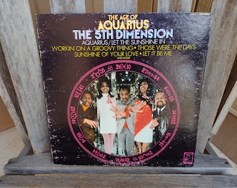 Vinylskivan The Fifth Dimension med titeln The Age of Aquarius Retro Vintage 33 RPM Album Soul City Records Tryckt i USA