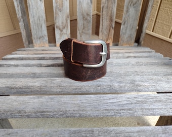 Pasek skórzany Timberland w kolorze ciemnobrązowym, z przetarciami, retro, vintage, do odzieży, szerokość otworu 1 1/2", długość od 39" do 43"