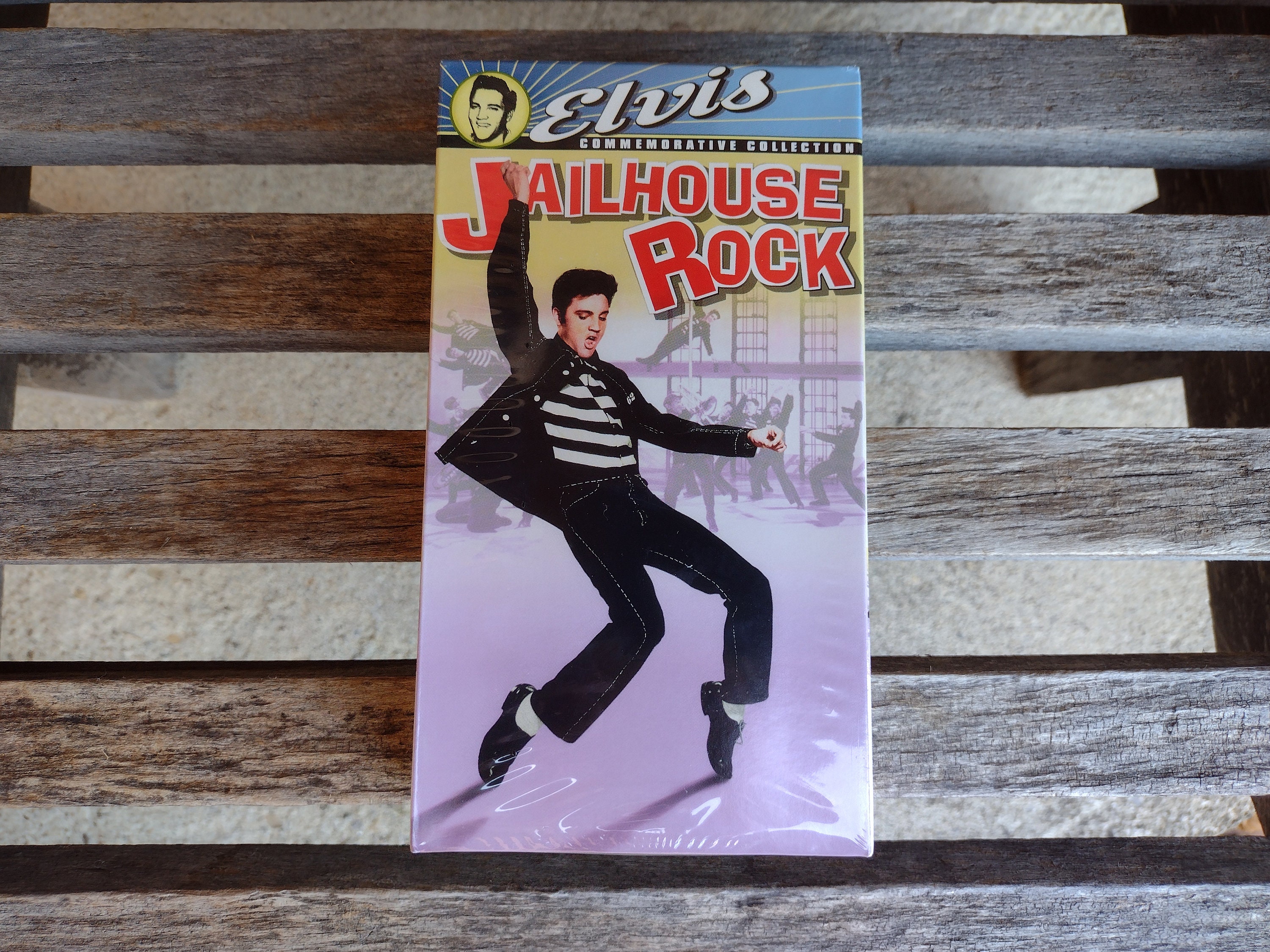 Elvis Presley Commemorative Collection VHS titulado Jailhouse Rock Retro  Vintage Rock and Roll Tape Black and White Original 1957 Año 1997 - Etsy  México, image size:3000x2250