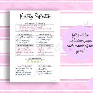 Op de afbeelding: Een witte, bedrukbare maandelijkse reflectiepagina met roze accenten. De pagina bevat secties voor hoogtepunten, prestaties, uitdagingen en doelen. Tekst op de pagina is "Maandelijkse Reflectie" en "vul deze reflectiepagina elke maand van het jaar in!"