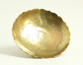 Vintage brass pedestal trinket bowl. Medium sized. Minimalist. Gold tone. High shine. Serving dish. Chinese. Candle holder. Circa 1970s.