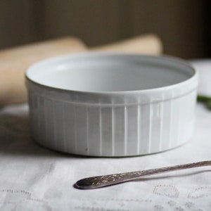 Vintage French porcelain pie dish. White. Circular. Mid-century. Flan bowl. Circa 1960s.