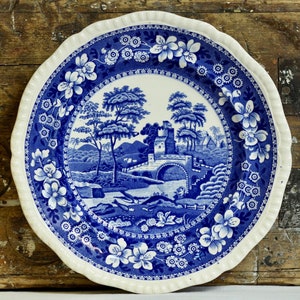 Antique ‘Spode’s Tower’ small dinner plate. 1814 design. Blue and white. 23.5cm diameter. Circa early 20th century (post 1902).