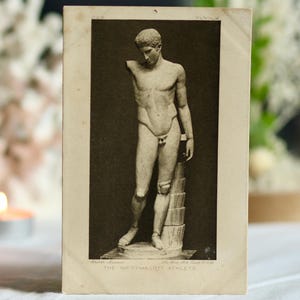 Cartolina antica del British Museum: Atleta. Fotografia d'epoca autentica. Scultura greca antica. Interesse classico. Vittoriana. Circa 1890.