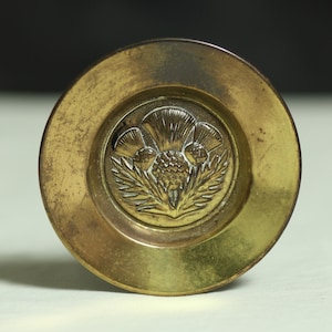 Vintage brass thistle trinket dish. Small sized. Scottish emblem. Moulded metal. Gold tone. High shine. Candle holder. Circa 1970s.