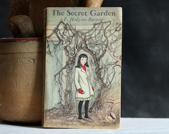 Mid-century ‘The Secret Garden’ by Frances Hosgson-Burnett. 1960. Paperback. Puffin book. Edwardian literary classic. Beautiful book. Gift.
