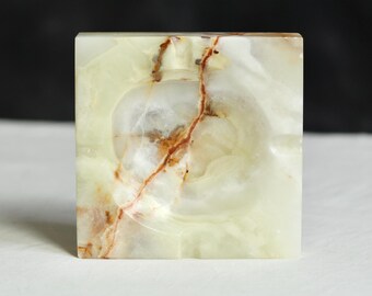 Vintage crèmekleurige onyx asbak. Gepolijst. Natuursteen. Kandelaar. Snuisterijkom. Zeepbakje. Boho. Omstreeks 1970.