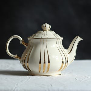 Vintage Sadler teapot. Cream/Ivory. Gilt gold pattern. Medium sized. Tea service. Elegant. Traditional. Circa 1930s.