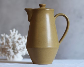 Mid-century Denby ‘Ode’ coffee pot. Studio pottery. Mustard yellow glaze. Modernist. Geometric. Teapot. Vintage ceramic. Circa 1970s.
