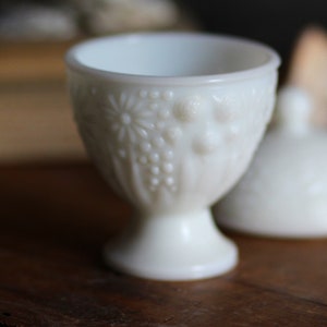 Vintage milk glass trinket bowl. Avon. With lid. White. Floral design. Goblet shaped. Trinket bowl. Bon bon dish. Circa 1960s.